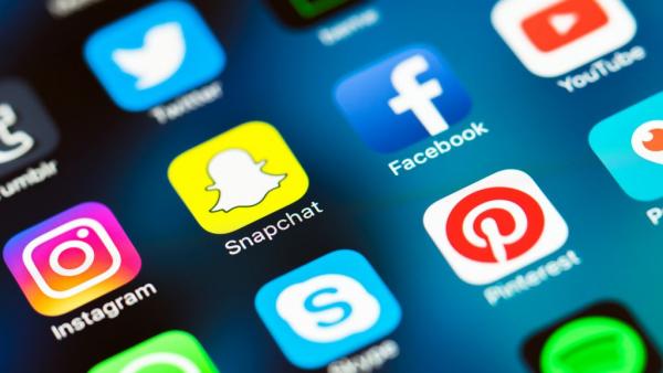 «Λουκέτο» στα social media για τα παιδιά κάτω των 15 ετών