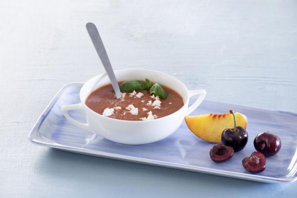 Σούπα ψητής ντομάτας με ροδάκινο και κεράσια