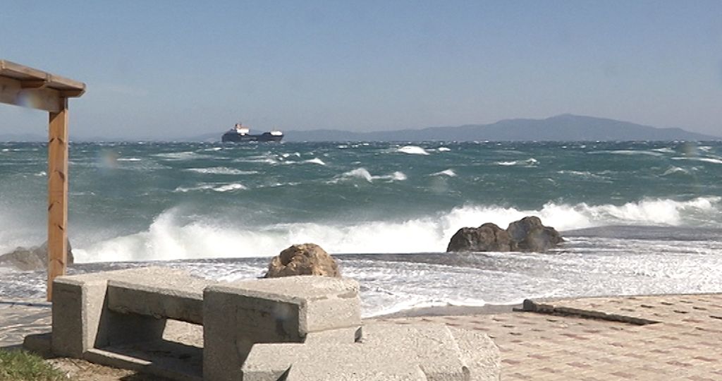 Σαρώνουν τα μελτέμια στο Αιγαίο - Ξεπέρασαν τα 100 χλμ οι ριπές του ανέμου