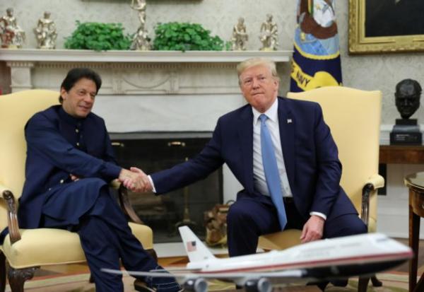 Διάλογο ζητάει ο Τραμπ από Ινδία και Πακιστάν για το Κασμίρ
