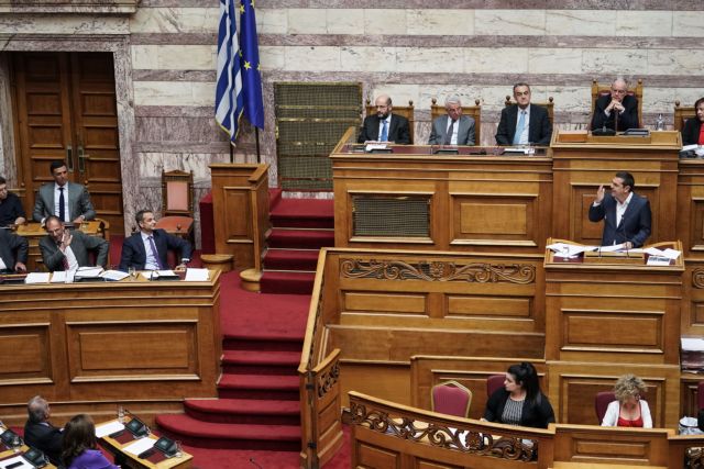 Αναψαν τα αίματα στη Βουλή μεταξύ Μητσοτάκη και Τσίπρα