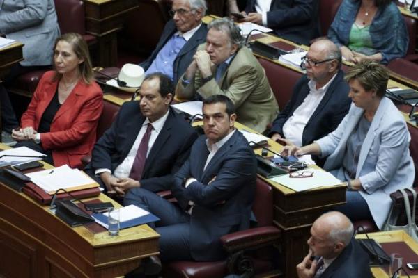 Συνεργάτες Τσίπρα: Το μόνο που απομένει στον κ. Μητσοτάκη είναι να αποπέμψει τον νέο διοικητή της ΕΥΠ