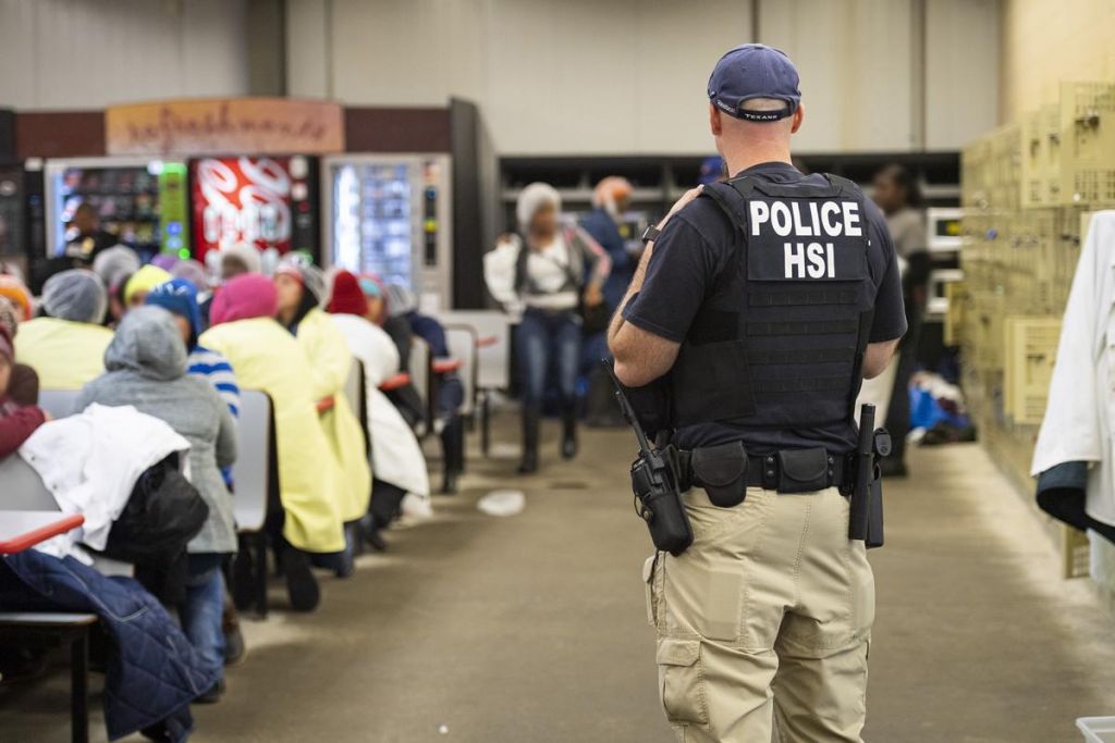 ΗΠΑ: Συλλήψεις 680 μεταναστών σε εργασιακούς χώρους της πολιτείας του Μισισιπή