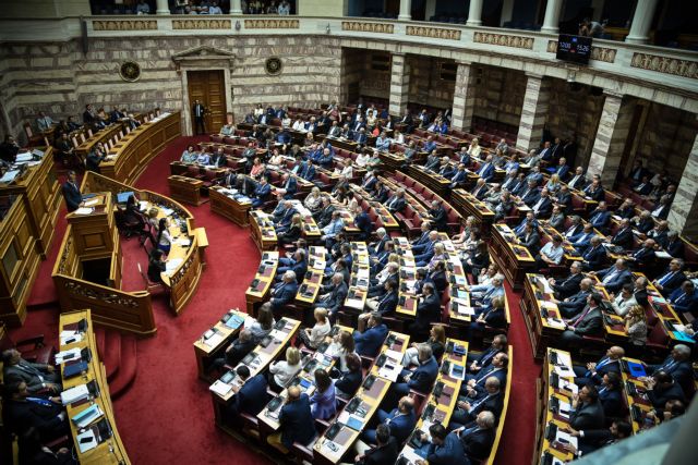 Ένταση στη Βουλή: Αποχώρησε σύσσωμη η αντιπολίτευση εξαιτίας δύο τροπολογιών