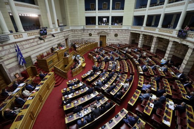 Κατατέθηκε στη Βουλή το διυπουργικό νομοσχέδιο – Οι αλλαγές σε άσυλο, δήμους και καρκινοπαθείς