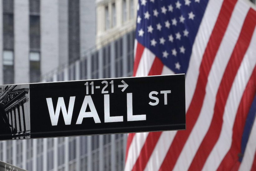 Μικτό κλείσιμο σε μια «σχιζοφρενική» συνεδρίαση της Wall Street