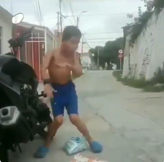 Πιτσιρικάς χορεύει σε ρυθμό… συναγερμού