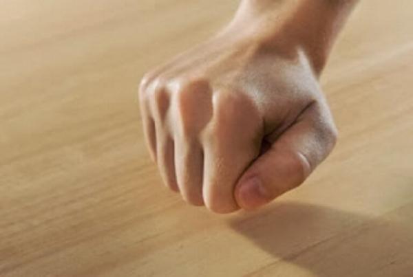 «Χτύπα ξύλο» – Η πασίγνωστη φράση με την κρυφή ιστορία