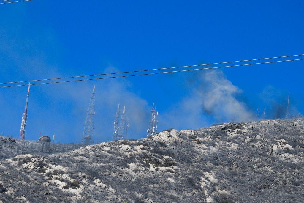 Σε ύφεση η μεγάλη πυρκαγιά στον Υμηττό: Κάηκαν δύο σπίτια, αγωνία για τις αναζωπυρώσεις