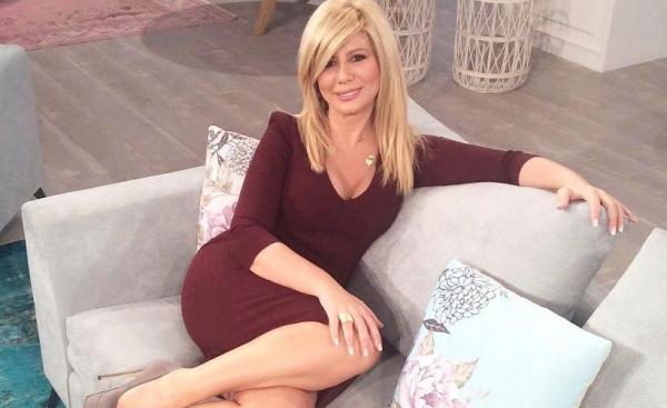 Ζήνα Κουτσελίνη: Ποζάρει άβαφη στις διακοπές