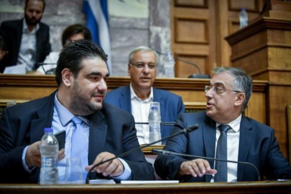Πολυνομοσχέδιο: Έντονη κόντρα στη Βουλή, πυρά και για την επιλογή της διαδικασίας του επείγοντος