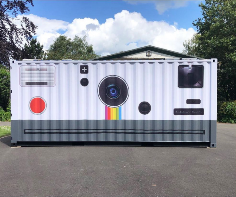 Κοντέινερ ή τεράστια φωτογραφική μηχανή;