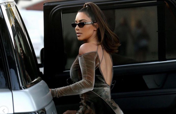 Κιμ Καρντάσιαν: «Απέκτησε» έξι δάχτυλα λόγω photoshop