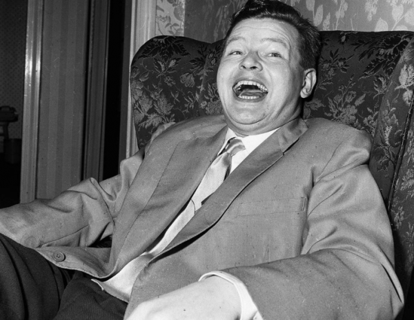 Μπένι Χιλ: Ο τσιγκούνης κωμικός που μισήθηκε από τις γυναίκες