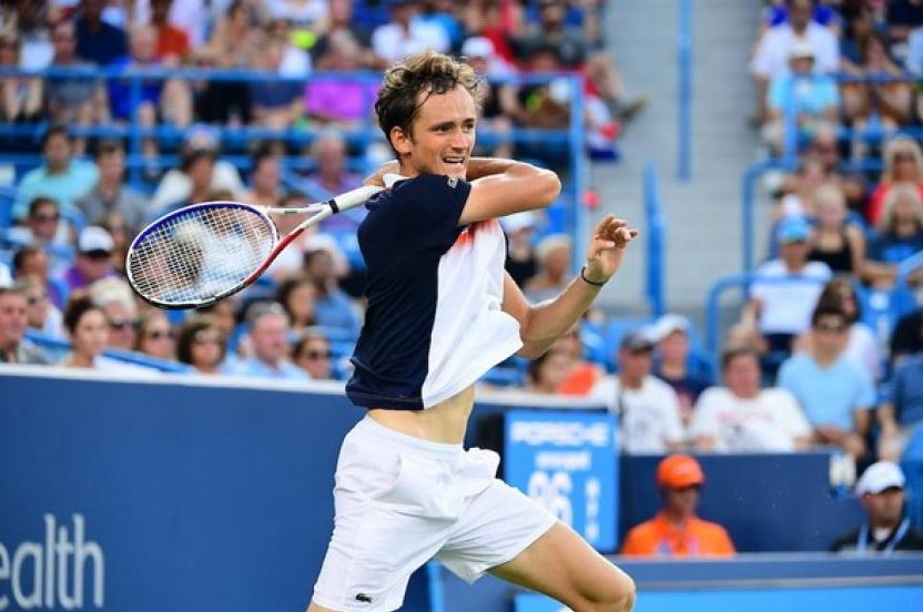 Θρίαμβος Μεντβέντεφ κόντρα στον Τζόκοβιτς