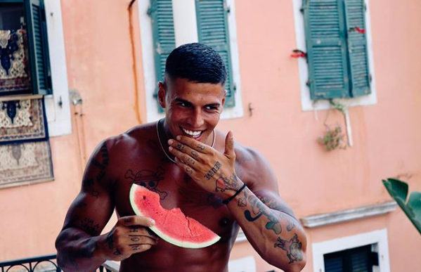 Νικόλας Αγόρου: Κορμί αγαλματένιο!