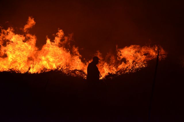 Ζάκυνθος: Μεγάλη φωτιά σε εξέλιξη στις κτιριακές εγκαταστάσεις του ΦΟΔΣΑ
