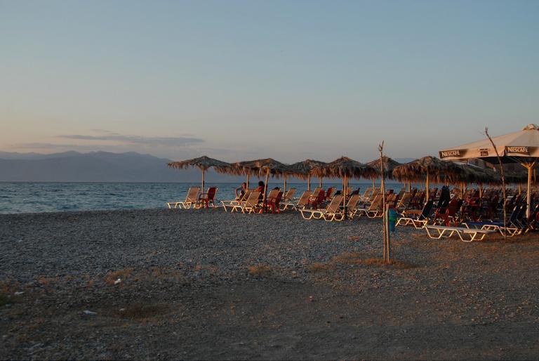 Απίστευτο περιστατικό στο Αίγιο: Αντί για αποδείξεις έδινε… κουπόνια κόμματος