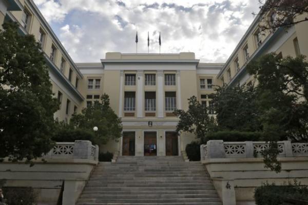 Βάσεις 2019: Μεγάλη άνοδος στο Οικονομικό Πανεπιστήμιο Αθηνών