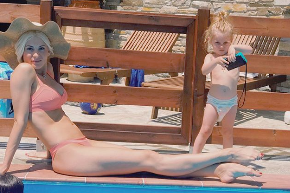 Όλγα Πηλιάκη: Σέξι χορός μόνο με τα εσώρουχα