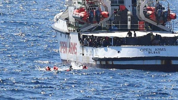 Διαιωνίζεται το θέατρο του παραλόγου στη Μεσόγειο