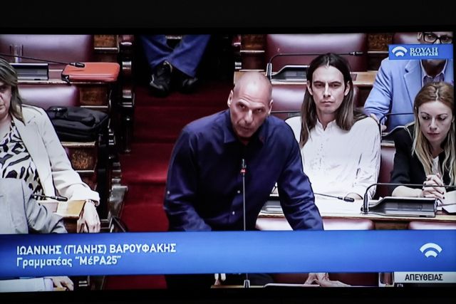 Βουλή: Αντιπαράθεση Βαρουφάκη-Καραθανασόπουλου για την περιφρούρηση του ασύλου