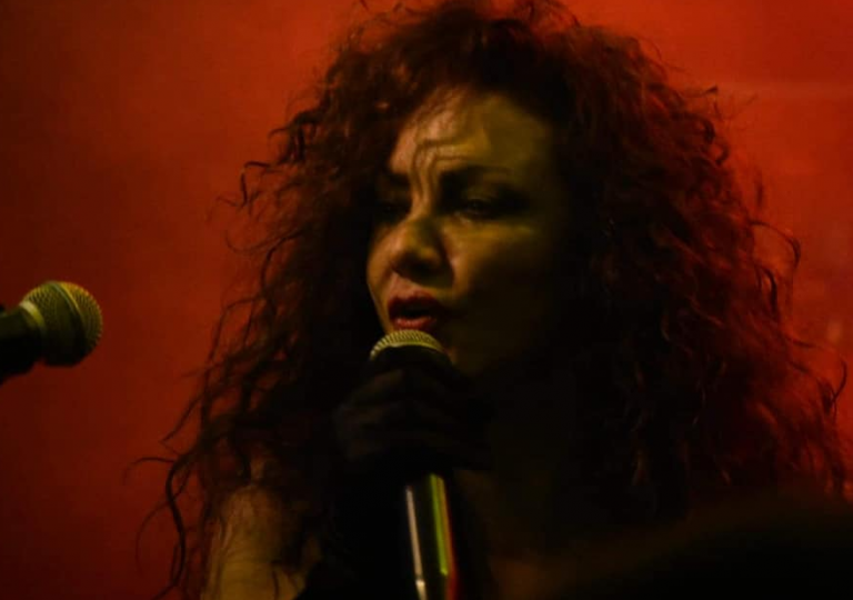 Σοφία Αρβανίτη: Συγκλονισμένη από το χαμό του ήρωα αδελφού της