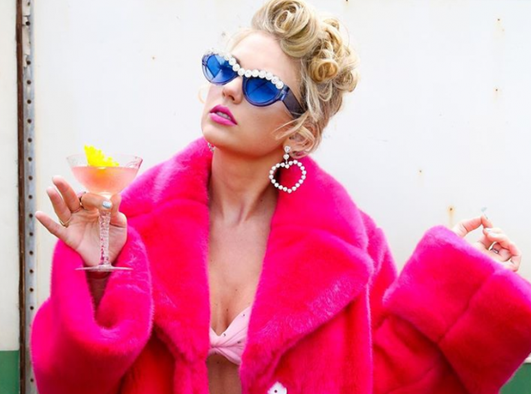 Απίστευτο δώρο αξίας 4.000 δολ. από την Τέιλορ Σουίφτ σε σπουδάστρια