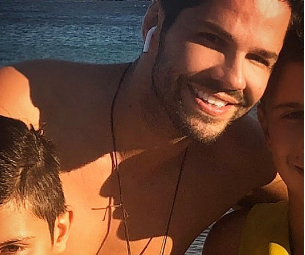 Έχετε δει τον κούκλο γιο του Γιώργου Τσαλίκη;