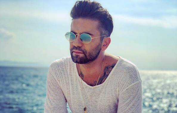 Δείτε τον Θοδωρή Μαραντίνη να μαθαίνει στον γιο του ποδήλατο