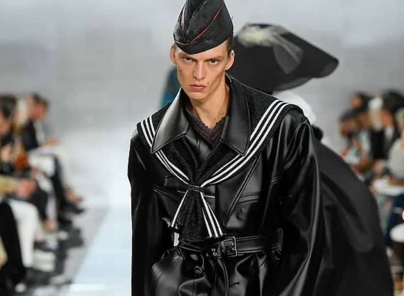 To viral περπάτημα μοντέλου που έκανε ακόμα και την Wintour να γελάσει