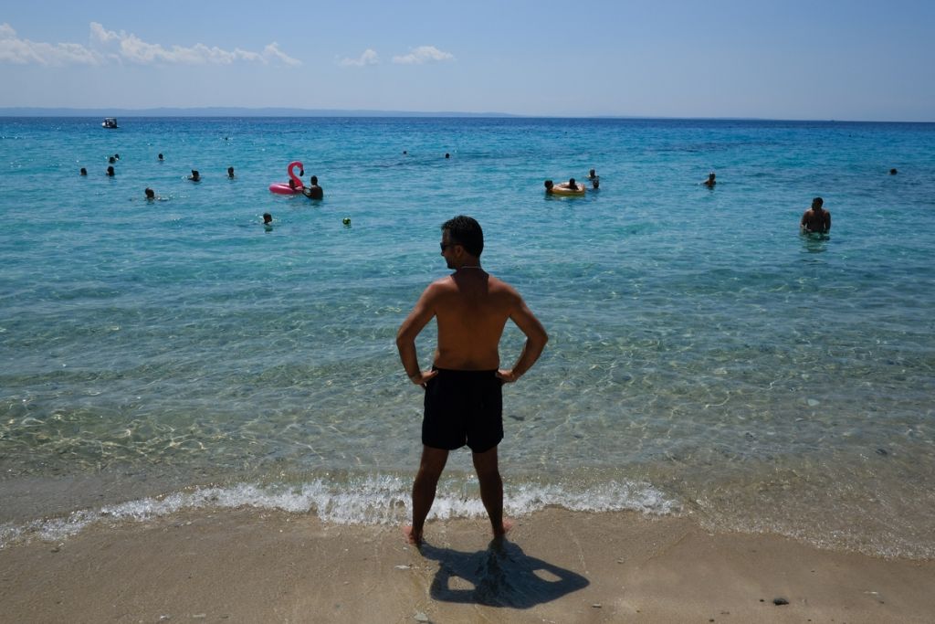 Ρόδος: Τρελός καβγάς με Ιταλούς σε παραλία γυμνιστών – Επειδή αρνούνταν να… γδυθούν