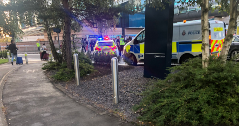 Συναγερμός στο αεροδρόμιο του Μάντσεστερ λόγω ύποπτου δέματος