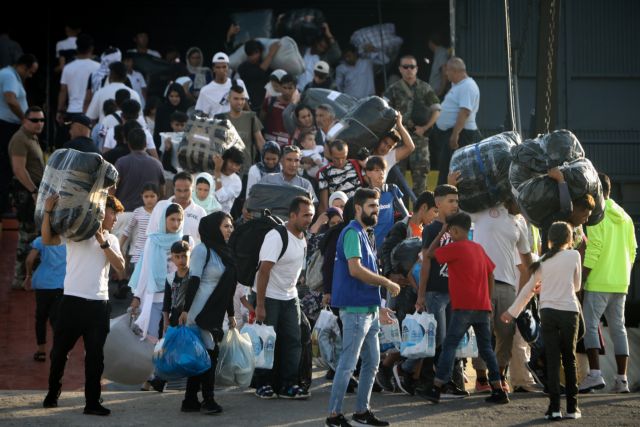 Μόρια : Στην ηπειρωτική Ελλάδα μεταφέρονται 350 αιτούντες άσυλο