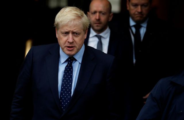 Μπόρις Τζόνσον : Δεν παραιτούμαι για να μην καθυστερήσει το Brexit