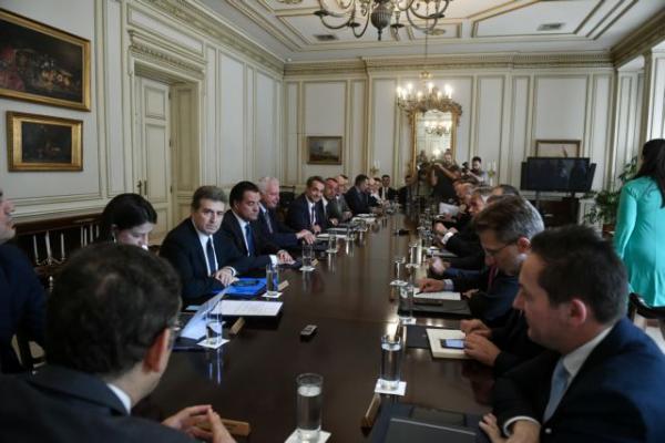 Συνεδριάζει το υπουργικό – Στο «τραπέζι» και το προσφυγικό