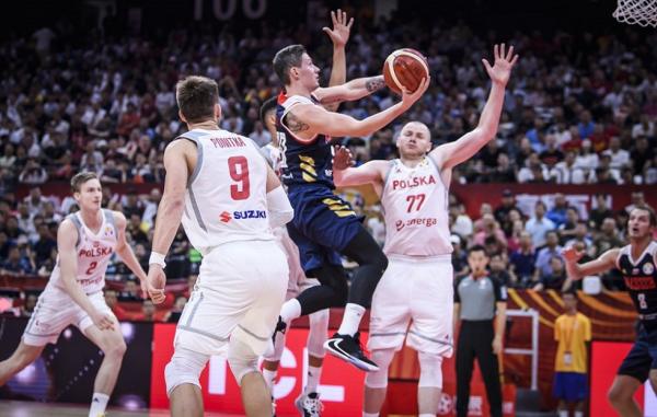 Μουντομπάσκετ: «Αγκαλιά» με την πρόκριση στους «8» η Πολωνία