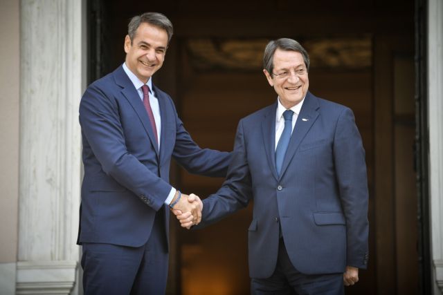 Μητσοτάκης σε Αναστασιάδη: Μέλημά μας ο τερματισμός της κατοχής στη Μεγαλόνησο