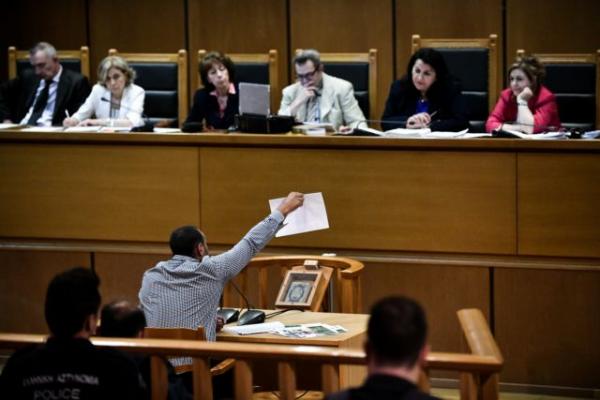 Δίκη Χρυσής Αυγής: Προκλητικές απολογίες – Χωρίς τέλος οι αντιφάσεις