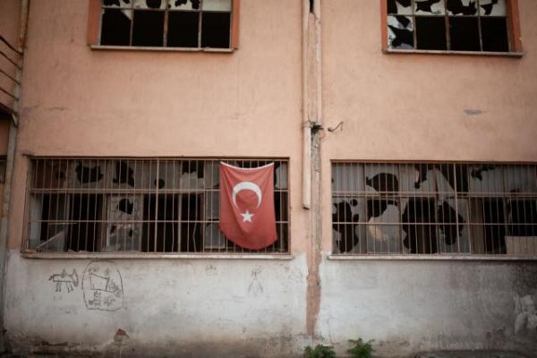 Κατεχόμενα: Ενταλμα σύλληψης για τον 16χρονο που κατέβασε τουρκική σημαία