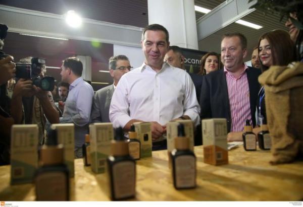 ΔΕΘ: Ο Τσίπρας, η μπύρα και το σημάδι στο μέτωπο