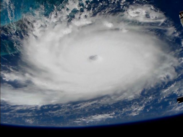 Τυφώνας Dorian: Πλησιάζει απειλητικά τη Φλόριντα - Συγκλονιστικές φωτογραφίες