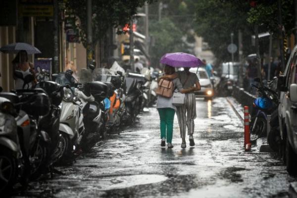 Φθινοπωρινός καιρός και τη Δευτέρα με ισχυρούς ανέμους – Πού θα βρέξει