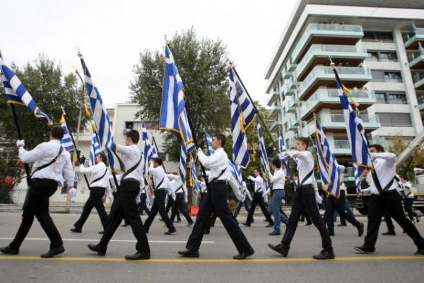 Τέλος στις κληρώσεις για τη σημαία στα σχολεία – Θα τη σηκώνει ο καλύτερος