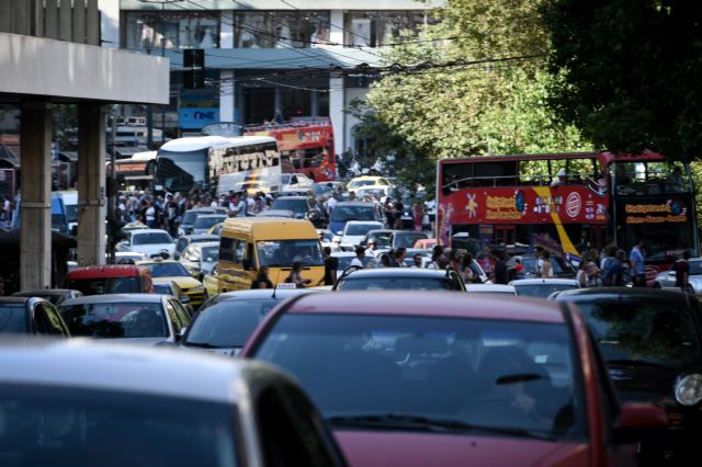 Κυκλοφοριακό χάος στους δρόμους από την απεργία στα μέσα μεταφοράς