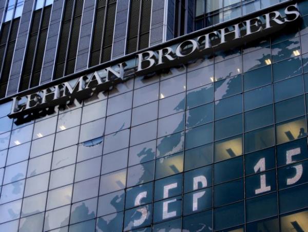 Thomas Cook: Ξυπνούν μνήμες Lehman Brothers με απολύσεις