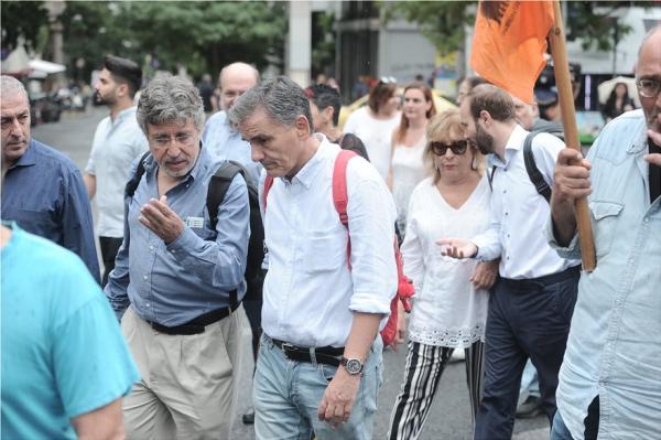 ΑΔΕΔΥ : Προκλητική η παρουσία του Τσακαλώτου στην πορεία