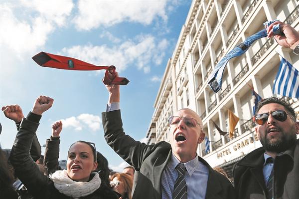 Το σχέδιο για μικρότερες εισφορές και μεγαλύτερες συντάξεις