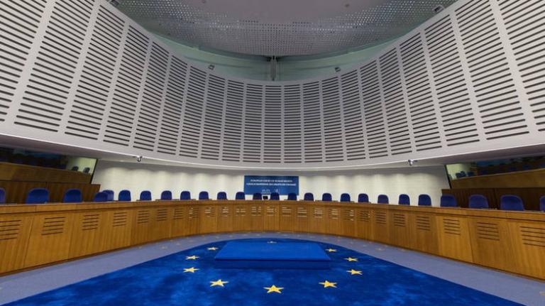 Το ΕΔΑΔ δικαίωσε Πορτογάλο δημοσιογράφο που αποκάλεσε «ηλίθιο» έναν πολιτικό