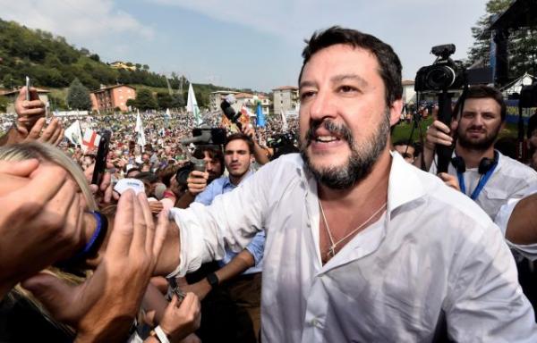 Ιταλία: Με δημοψήφισμα απειλεί ο Σαλβίνι την κυβέρνηση